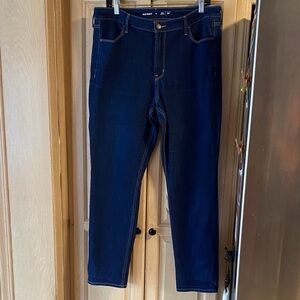 Old Navy woman’s wow straight Jeans size 14
